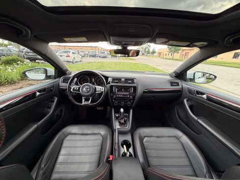 Used 2017 Volkswagen Jetta GLI FWD image 12