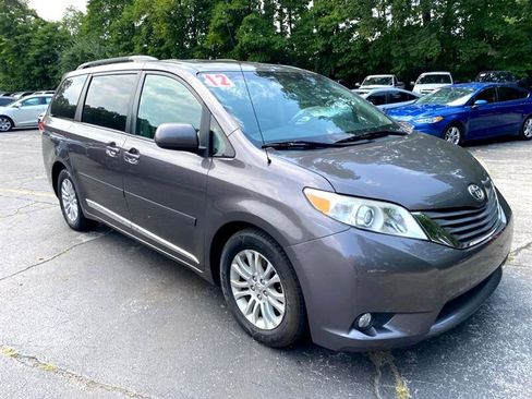 Used 2012 Toyota Sienna XLE image 5
