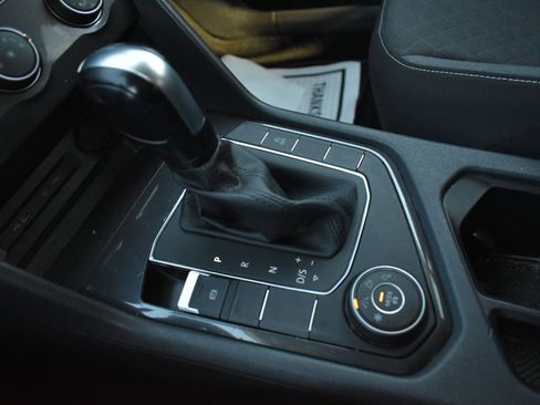 Used 2021 Volkswagen Tiguan S image 26