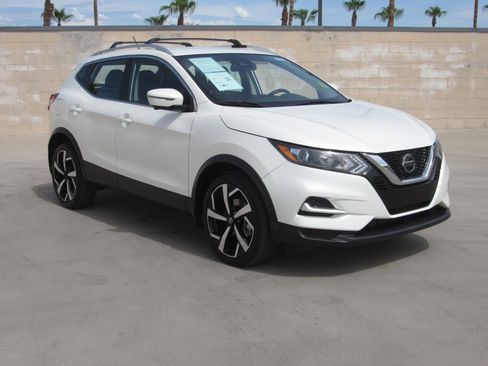 Used 2022 Nissan Rogue Sport SL image 2