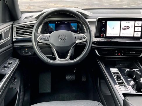 Used 2024 Volkswagen Atlas Cross Sport SE image 5