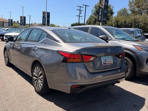 Used 2024 Nissan Altima 2.5 SV FWD image 3