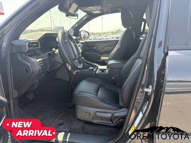 Used 2025 Toyota 4Runner SR5 AWD/4WD image 15