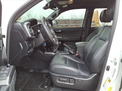 Used 2021 Toyota Tacoma TRD Off-Road w/ TRD Premium Off Road Package image 15