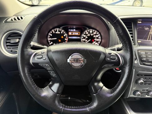 Used 2019 Nissan Pathfinder SL image 34