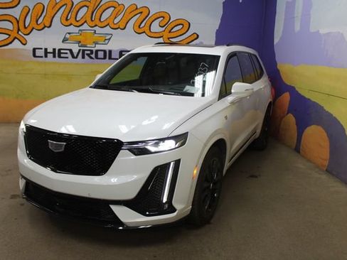 Used 2024 Cadillac XT6 Sport w/ LPO, ONYX Package AWD/4WD image 4