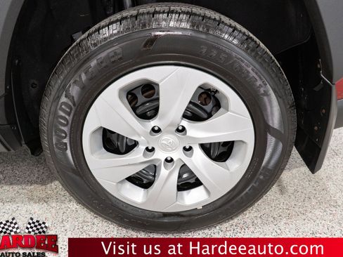 Used 2019 Toyota RAV4 LE AWD/4WD image 10