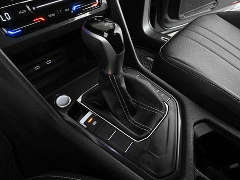 Certified 2023 Volkswagen Tiguan SE R-Line FWD image 28