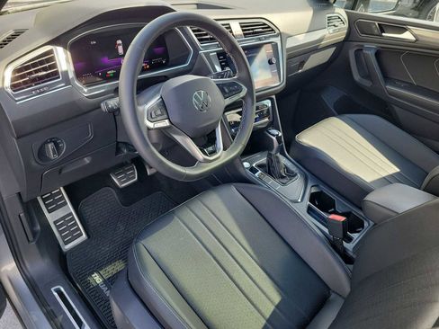 Used 2023 Volkswagen Tiguan SE R-Line image 2