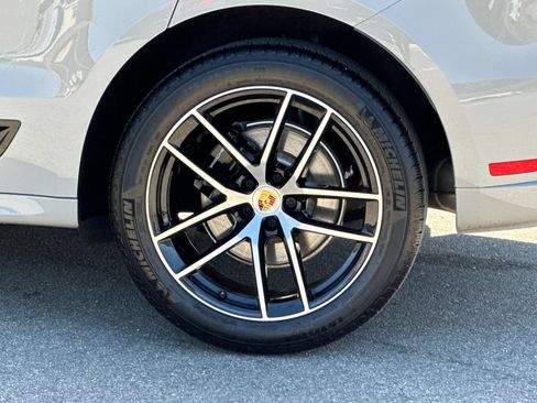 Certified 2025 Porsche Macan S AWD/4WD image 43