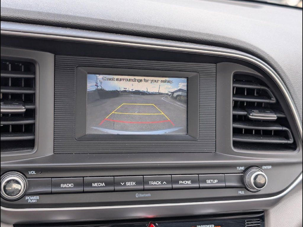 Used 2020 Hyundai Elantra SE FWD image 8