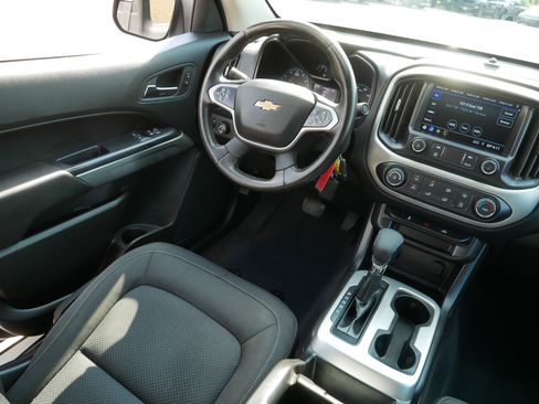 Used 2022 Chevrolet Colorado LT w/ LT Convenience Package AWD/4WD image 9