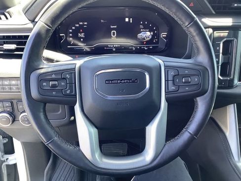 Used 2022 GMC Yukon XL Denali AWD/4WD image 10