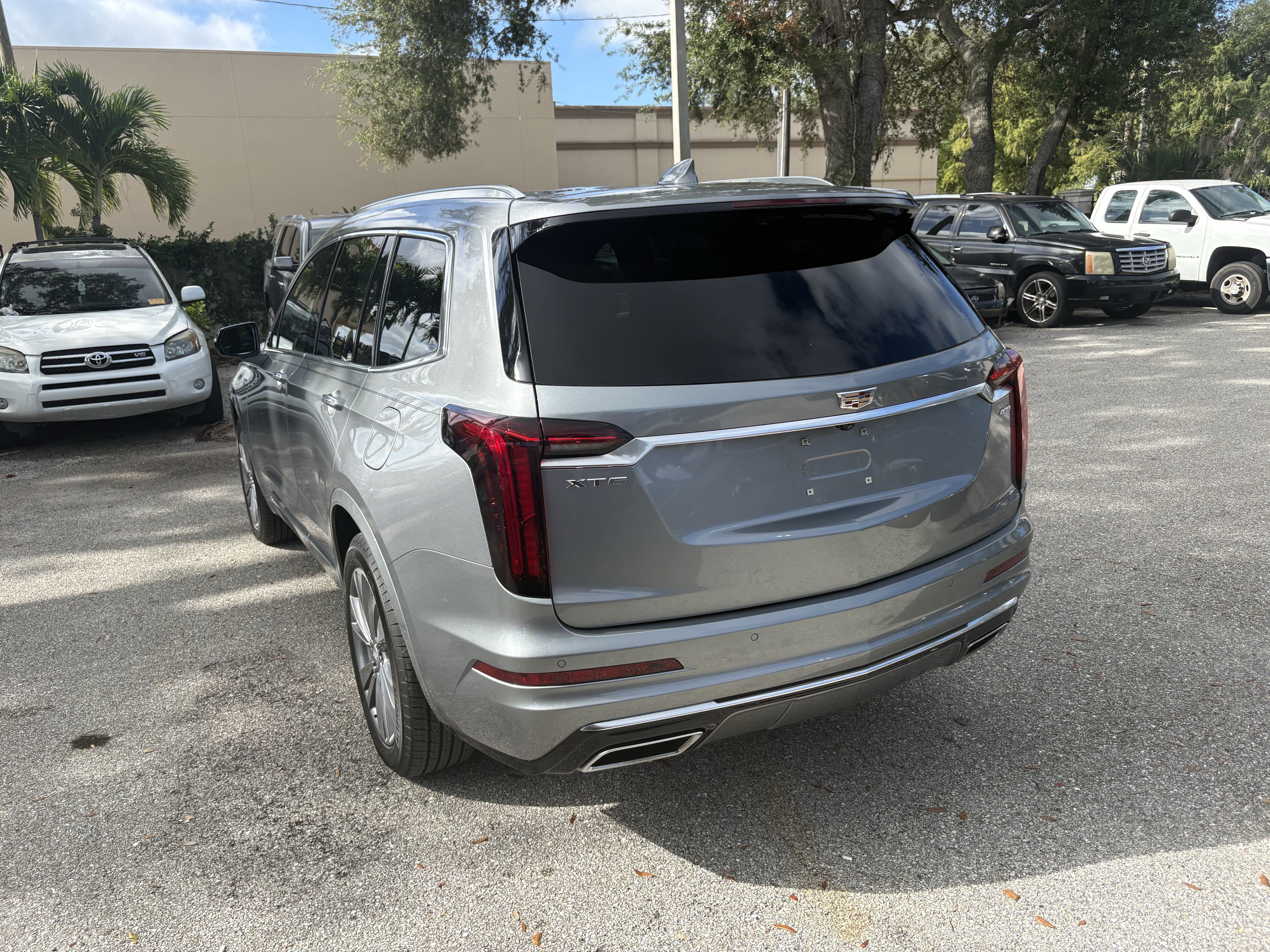 Used 2025 Cadillac XT6 Premium Luxury FWD image 5