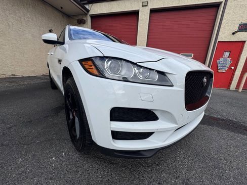 Used 2017 Jaguar F-PACE Prestige image 11