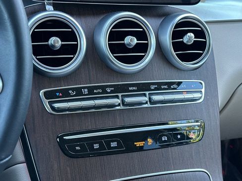 Used 2022 Mercedes-Benz GLC 300 image 23