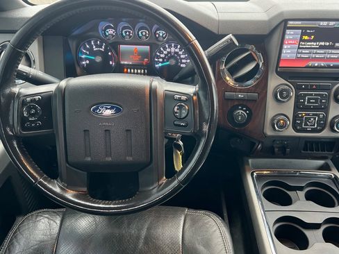 Used 2014 Ford F250 Lariat w/ Lariat Interior Package image 14