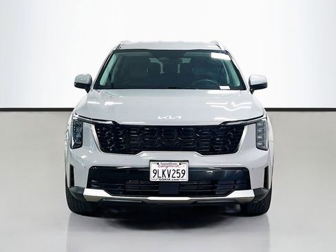 Used 2024 Kia Sorento S image 2
