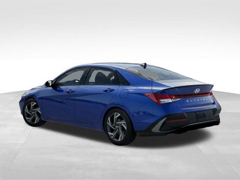 New 2025 Hyundai Elantra SEL image 5
