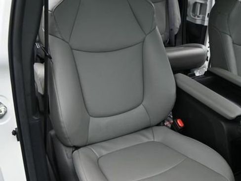 Used 2025 Toyota Sienna XLE w/ XLE Plus Package image 17