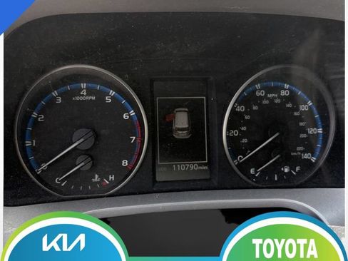 Used 2017 Toyota RAV4 XLE FWD image 1