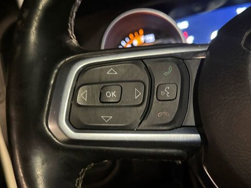 Used 2020 Jeep Wrangler Unlimited Sahara image 14