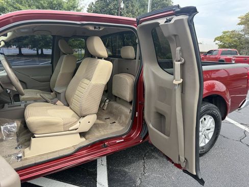 Used 2015 Nissan Frontier SV RWD image 13