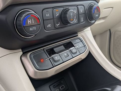 Used 2021 GMC Acadia Denali w/ Denali Ultimate Package AWD/4WD image 23