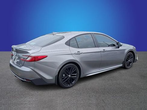Used 2025 Toyota Camry SE FWD image 5