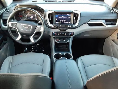 Used 2024 GMC Terrain SLT image 25