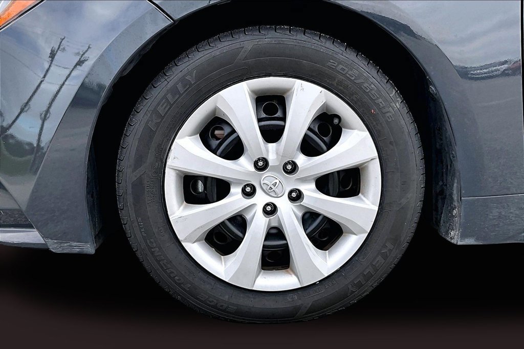 Used 2025 Toyota Corolla LE w/ Convenience Package FWD image 38