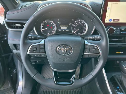 Used 2024 Toyota Highlander XSE image 15