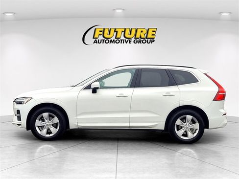 Used 2022 Volvo XC60 B5 Momentum image 7