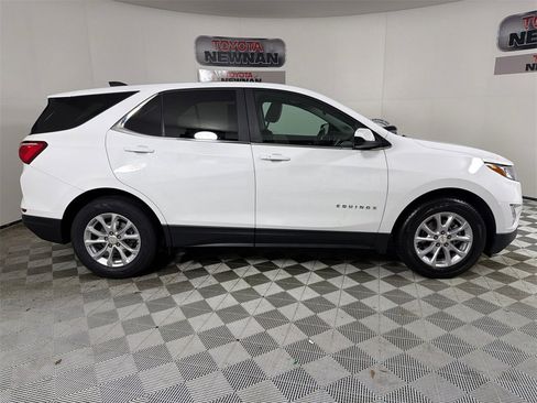 Used 2021 Chevrolet Equinox LT image 2