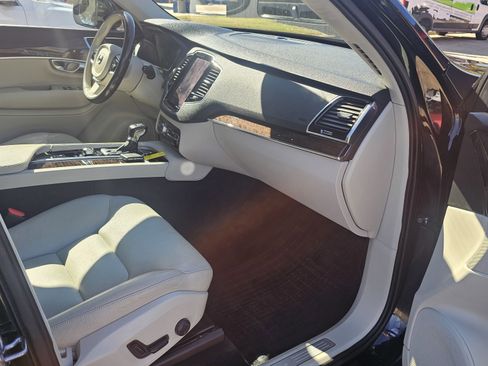 Used 2017 Volvo XC90 T6 Momentum w/ Vision Package image 30