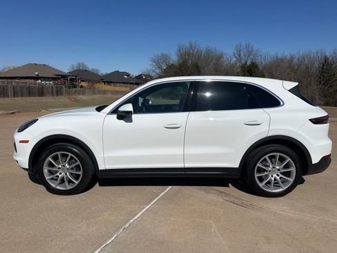 Used 2020 Porsche Cayenne Base image 2