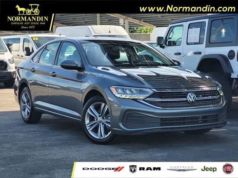 Used 2024 Volkswagen Jetta SE FWD image 1