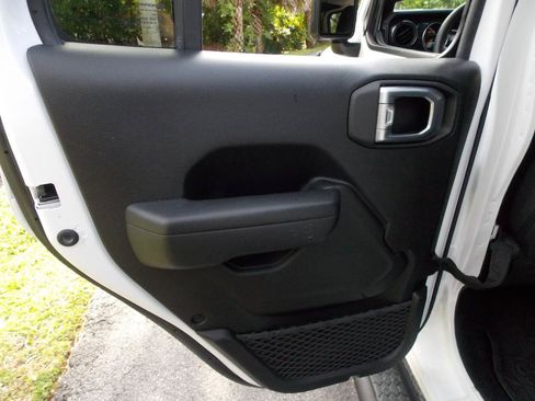 Used 2023 Jeep Wrangler Unlimited Sport AWD/4WD image 21