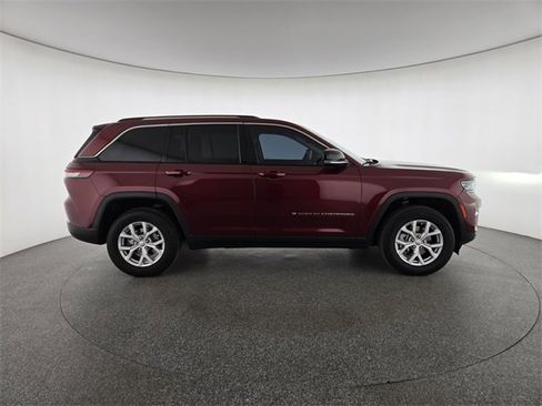 Used 2022 Jeep Grand Cherokee Limited image 27