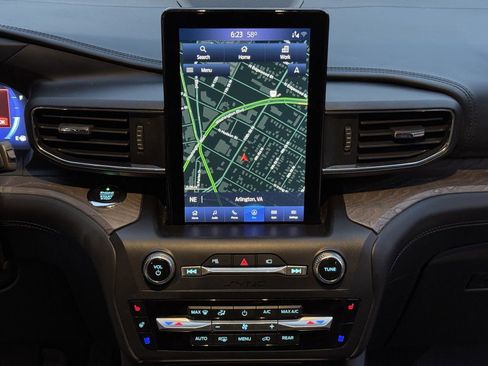 Used 2020 Ford Explorer Platinum w/ Premium Technology Package image 22