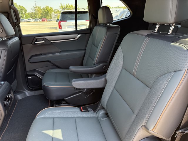 Used 2026 GMC Acadia AT4 w/ Luxury Package AWD/4WD image 6