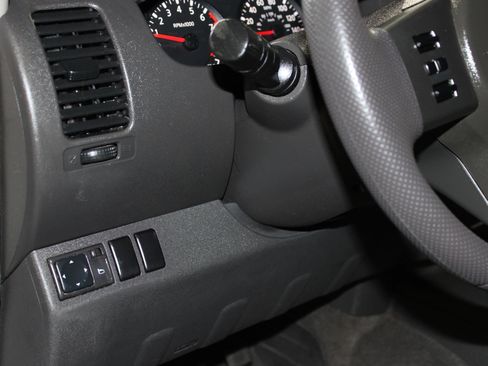 Used 2006 Nissan Xterra Off-Road RWD image 17