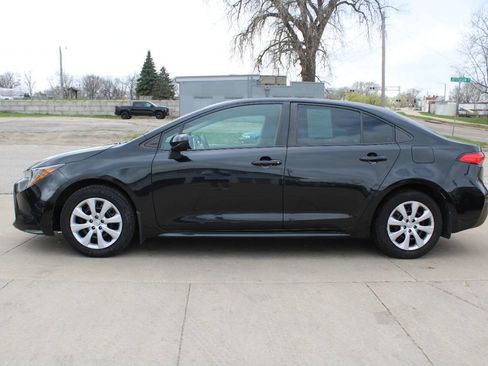 Used 2020 Toyota Corolla LE image 3