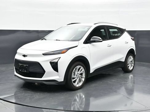 Used 2023 Chevrolet Bolt EUV LT w/ Driver Confidence Package FWD image 5