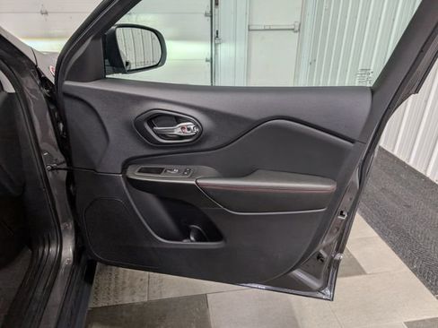 Used 2022 Jeep Cherokee Trailhawk w/ Sound & Nav Group AWD/4WD image 28
