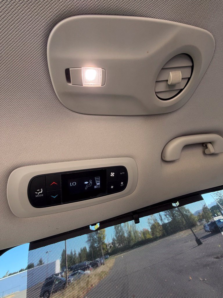 Used 2017 Chrysler Pacifica Touring-L FWD image 43