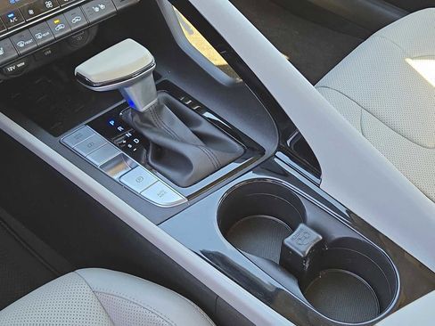 Used 2023 Hyundai Elantra Limited image 25