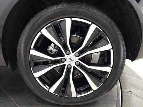 Certified 2025 Volvo XC60 B5 Plus AWD/4WD image 13