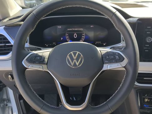 New 2026 Volkswagen Taos SE FWD image 29