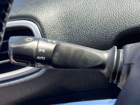 Used 2022 Toyota Prius Prime XLE FWD image 28